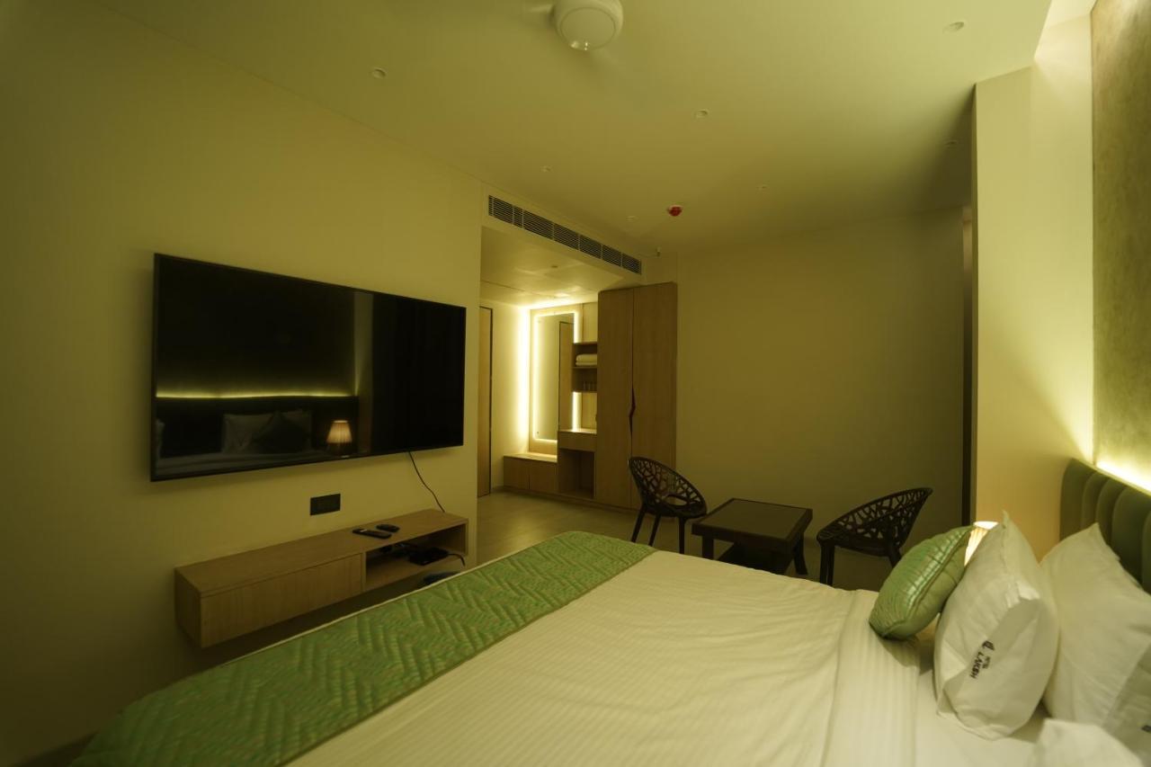 Hotel Laksh Rāipur Kültér fotó