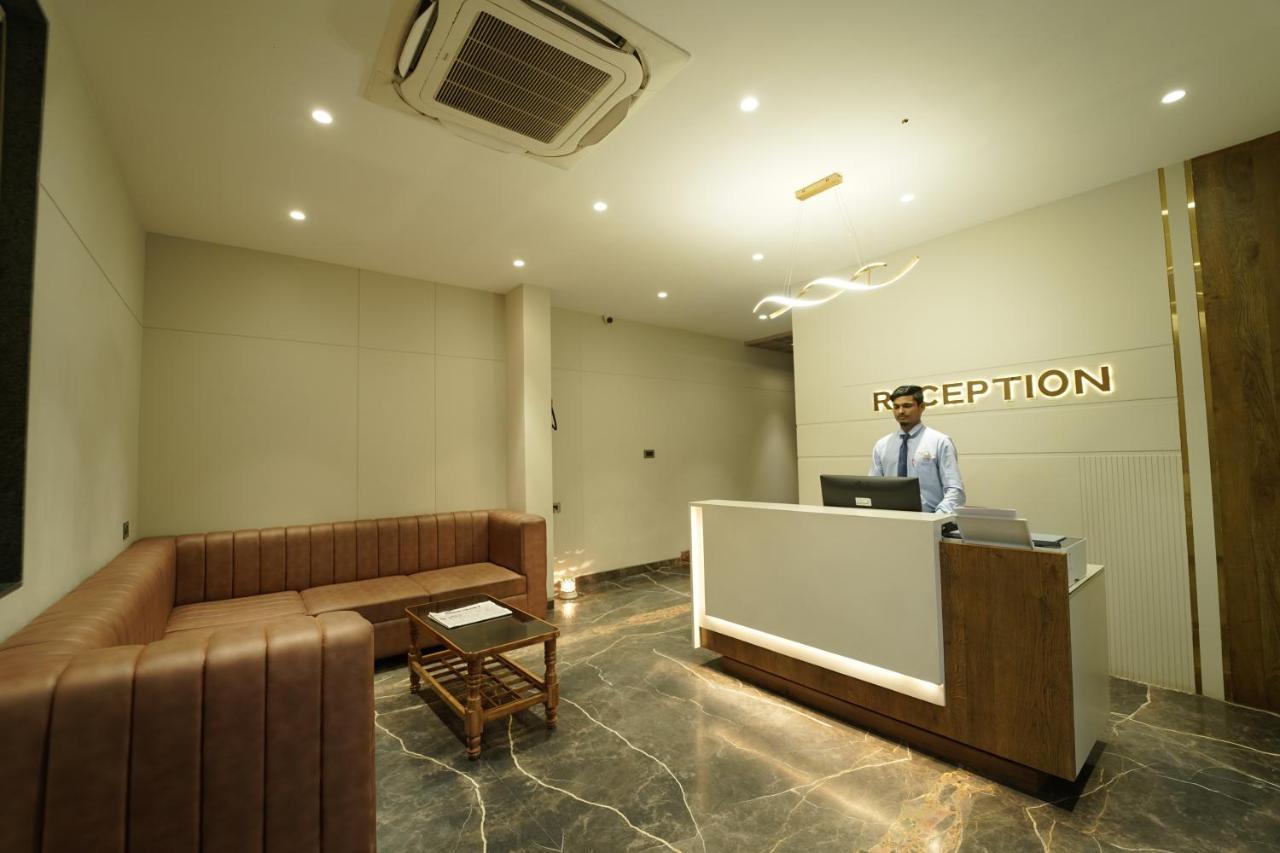 Hotel Laksh Rāipur Kültér fotó