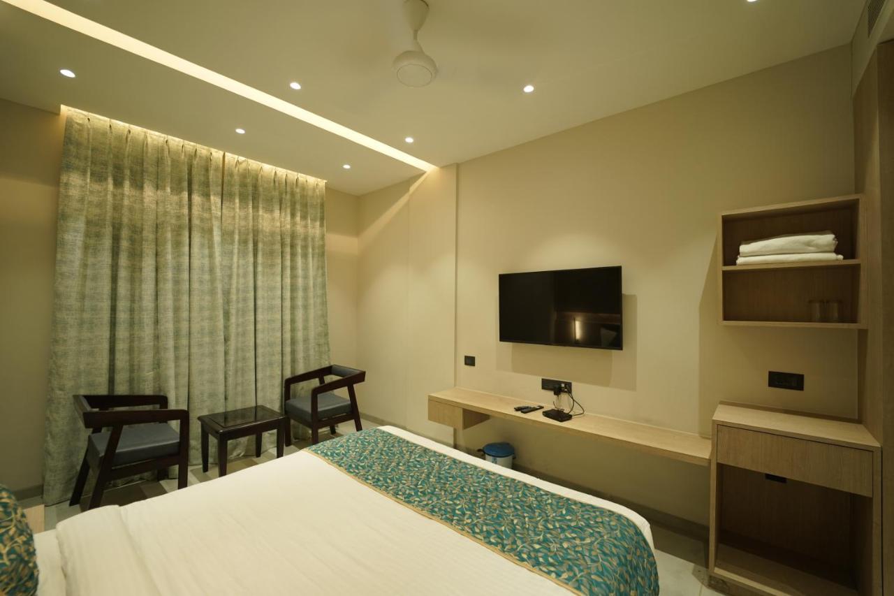 Hotel Laksh Rāipur Kültér fotó
