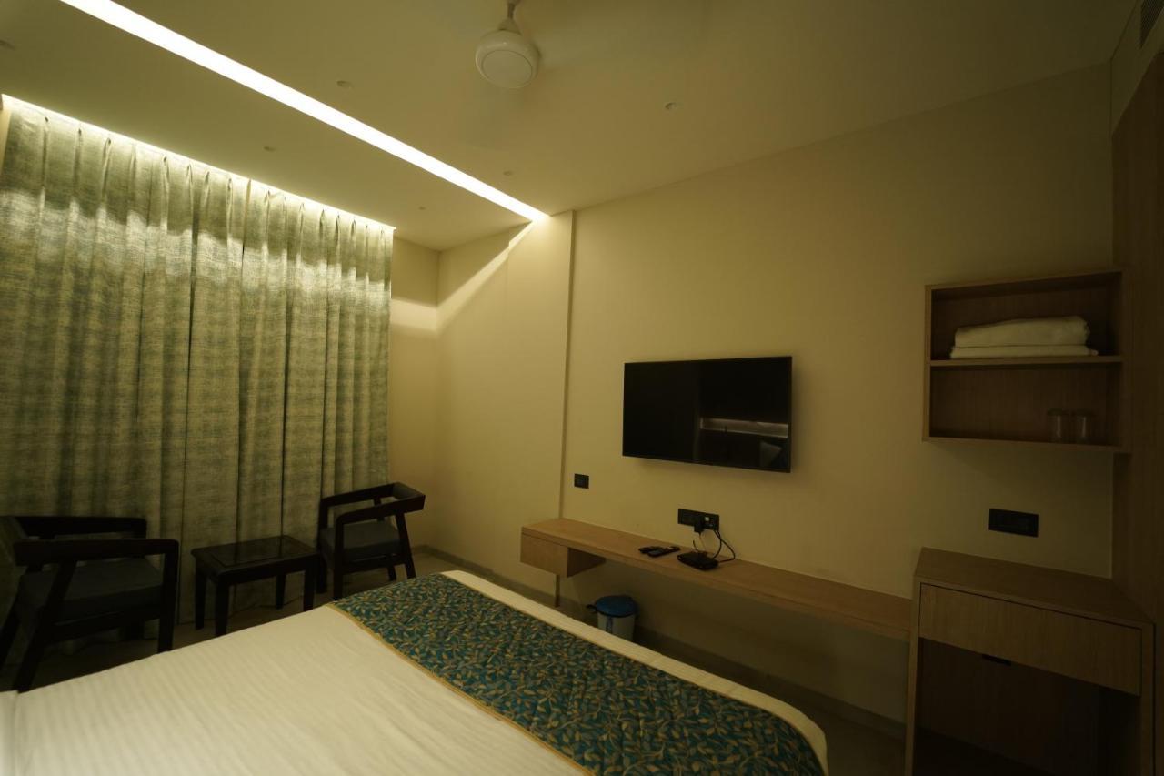 Hotel Laksh Rāipur Kültér fotó