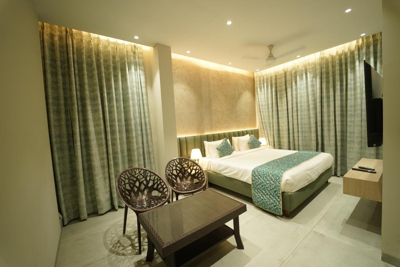 Hotel Laksh Rāipur Kültér fotó