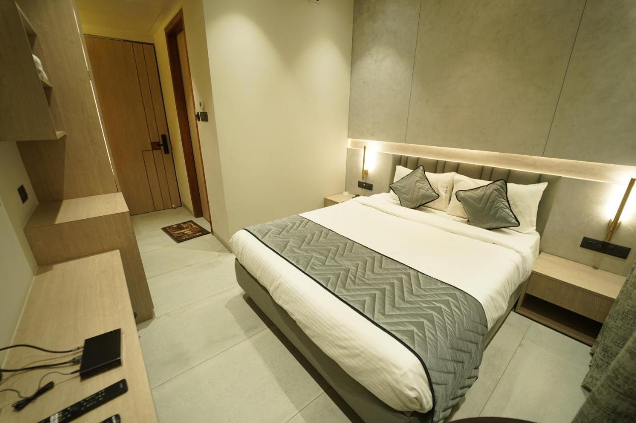 Hotel Laksh Rāipur Kültér fotó