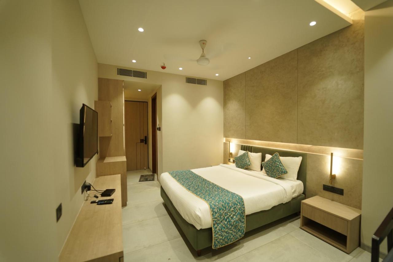 Hotel Laksh Rāipur Kültér fotó